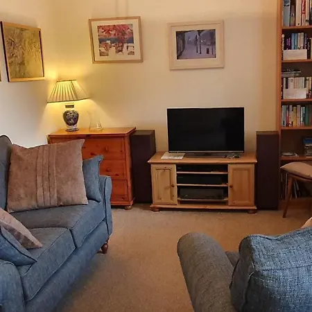 5 Greta Side Court Apartment