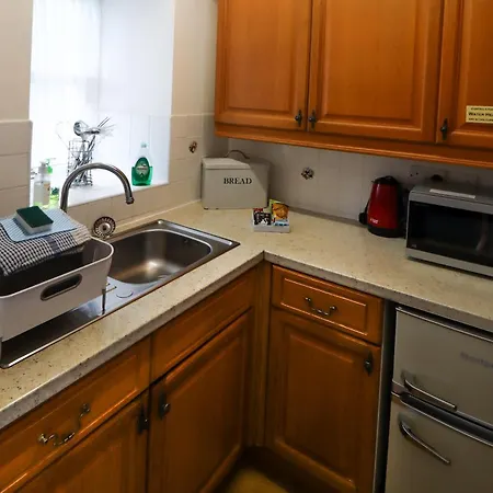 5 Greta Side Court Apartment *