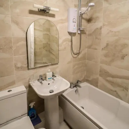 5 Greta Side Court Apartment *