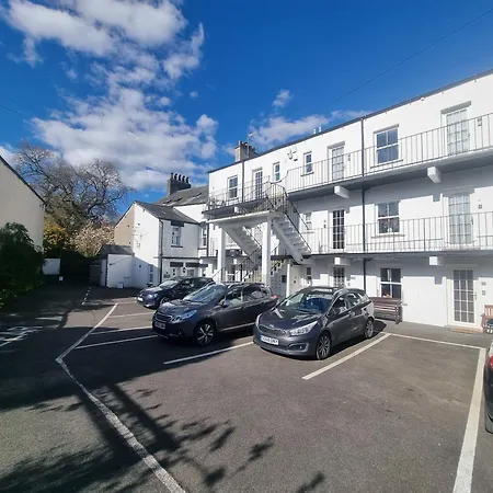 5 Greta Side Court Apartment